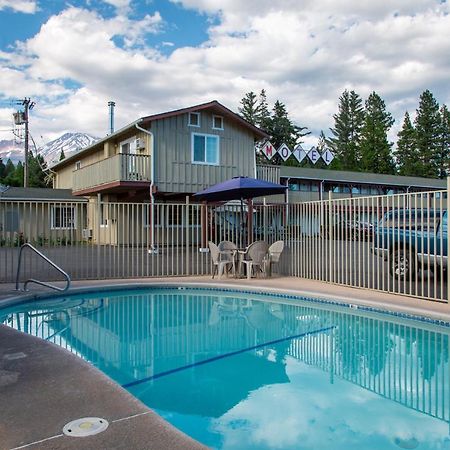 Swiss Holiday Lodge Mount Shasta Exterior photo